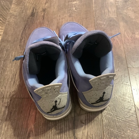 Jordan 4 UNC(university blue)